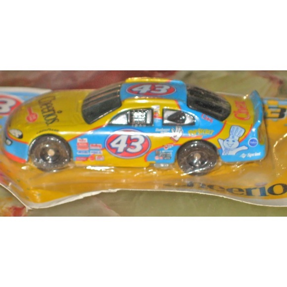 VINTAGE 2003 CHEERIOS 43 PETTY ENTERPRISES DIE CAST DODGE NASCAR CAR 1:64 NIP - Picture 6 of 6